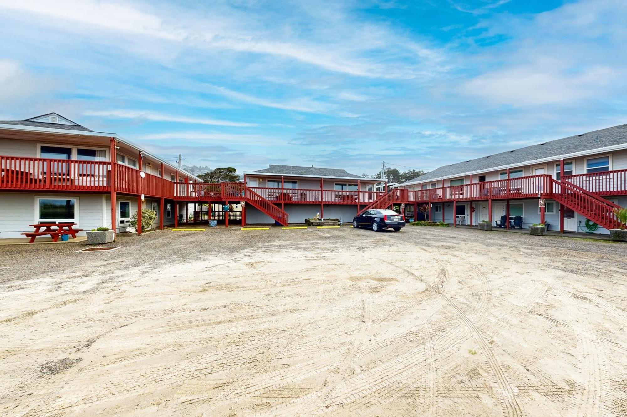 Getaway Oceanfront Lodging Rockaway Beach Room photo