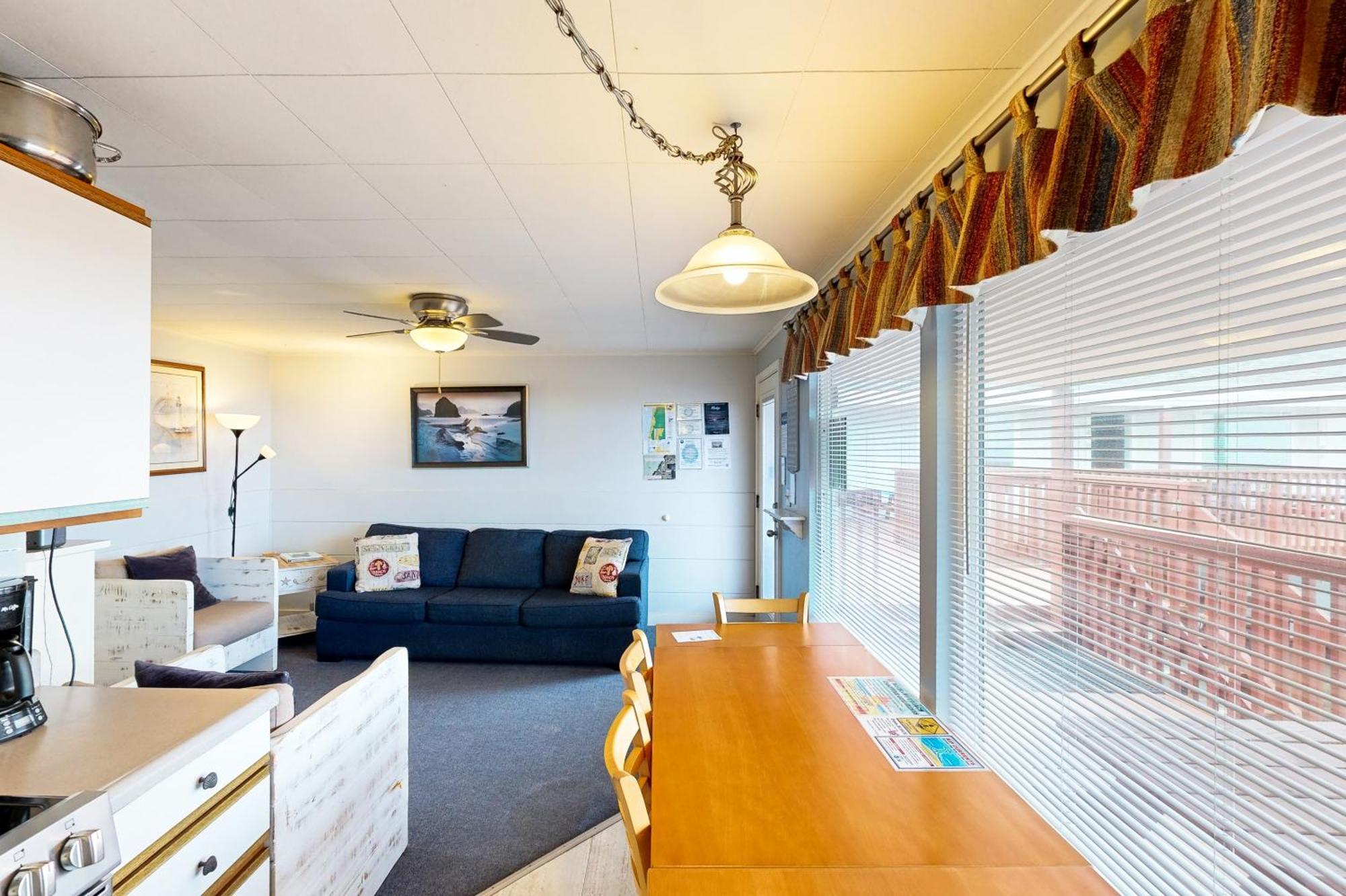 Getaway Oceanfront Lodging Rockaway Beach Room photo